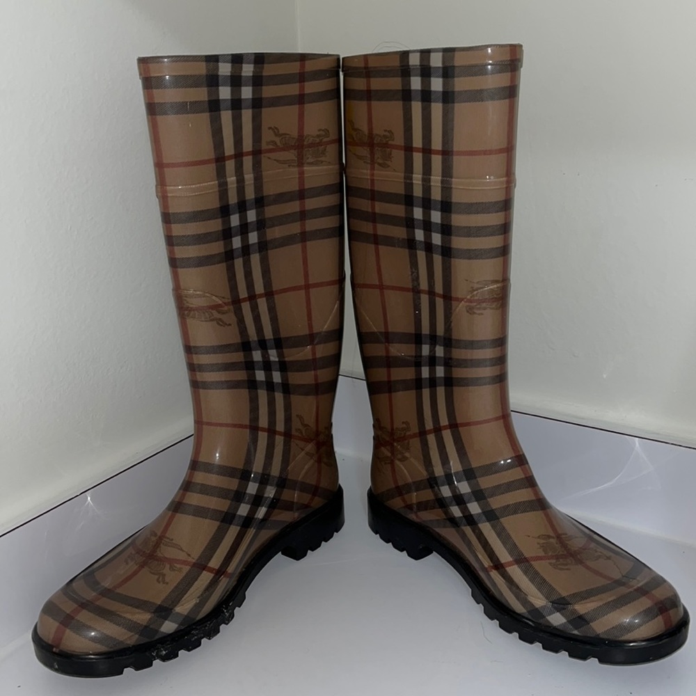 New Burberry rain boots worn twice